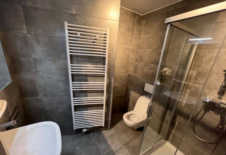La salle de bain rénovée Ghibici Construction SARL