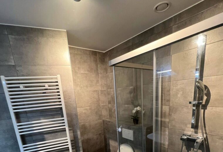 La salle de bain rénovée Ghibici Construction SARL