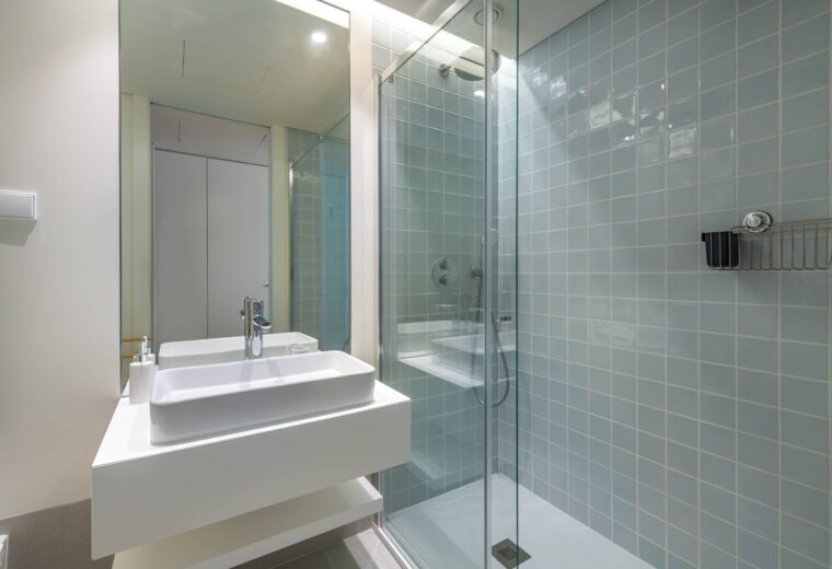 La salle de bain rénovée Ghibici Construction SARL